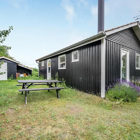 Pet Friendly In With Kitchen Knebel